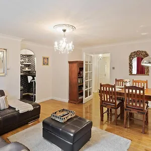 Beautiful And Cosy 2 Bedroom Flat London