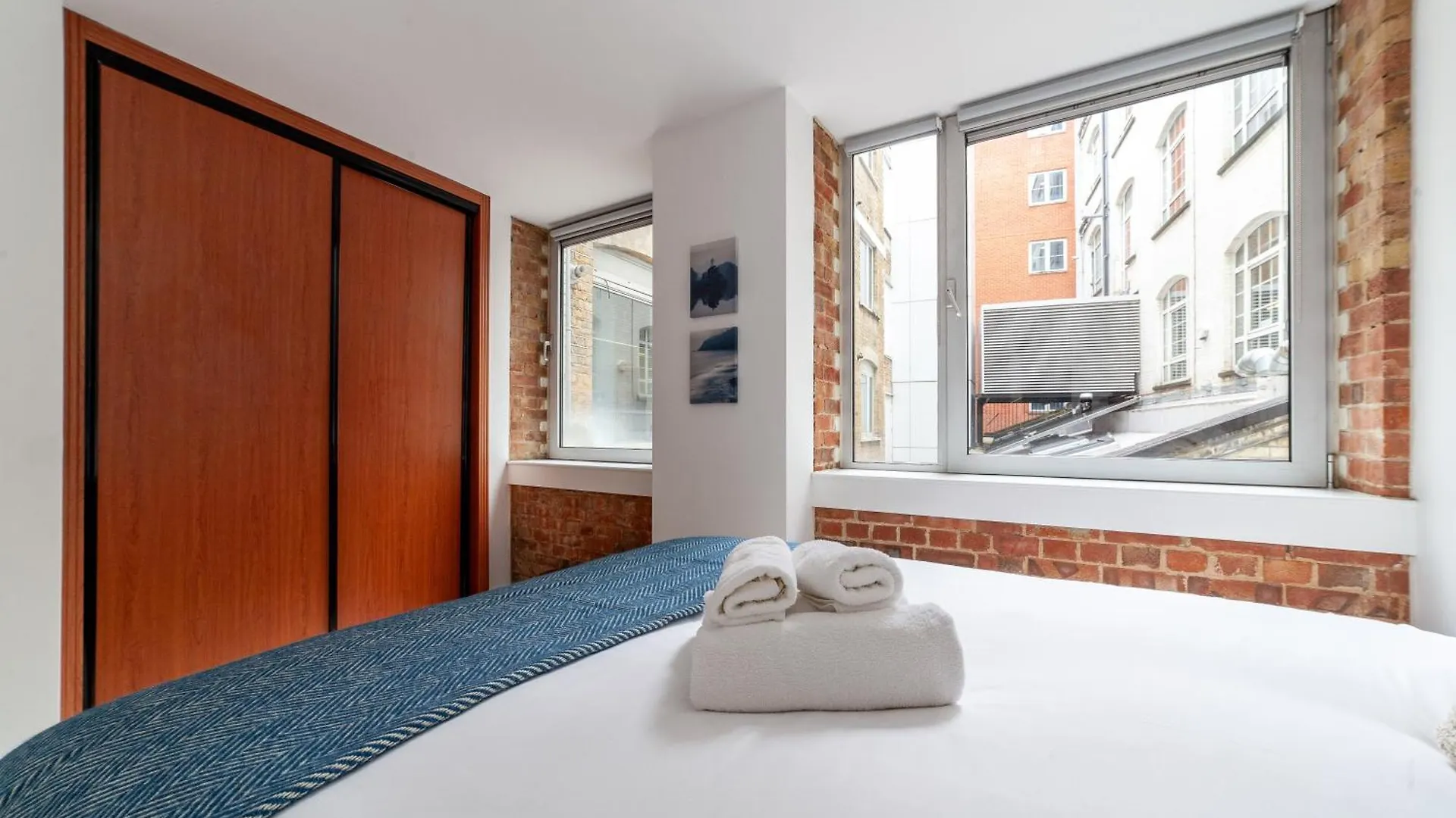 Elegance & Chic Design - 2-Bedroom Haven Londen