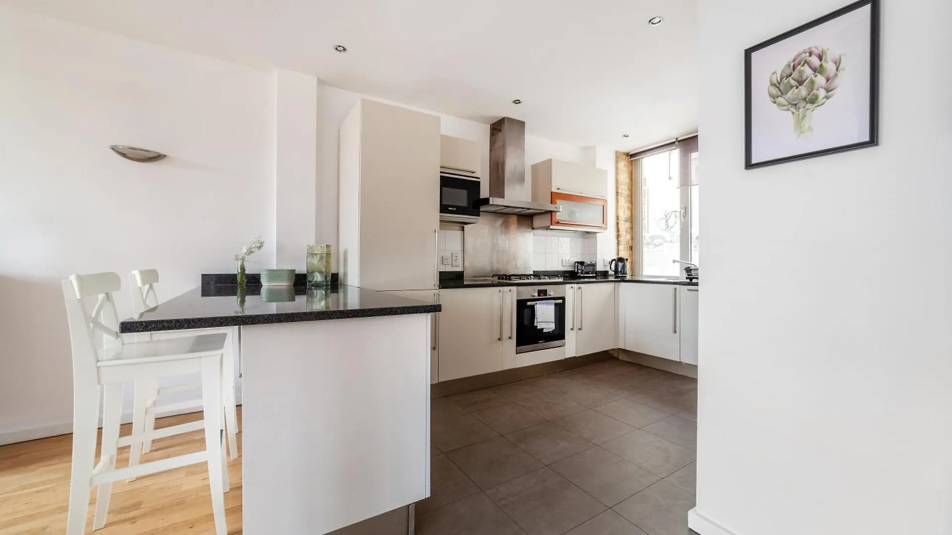 Elegance & Chic Design - 2-Bedroom Haven Londen 0*,