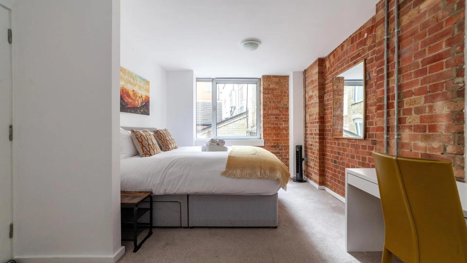 Elegance & Chic Design - 2-Bedroom Haven Londen